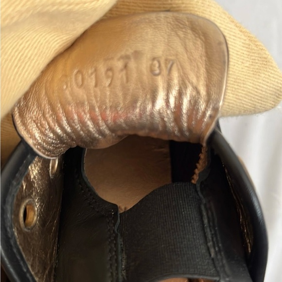 Louis Vuitton shoes - Picture 2 of 8